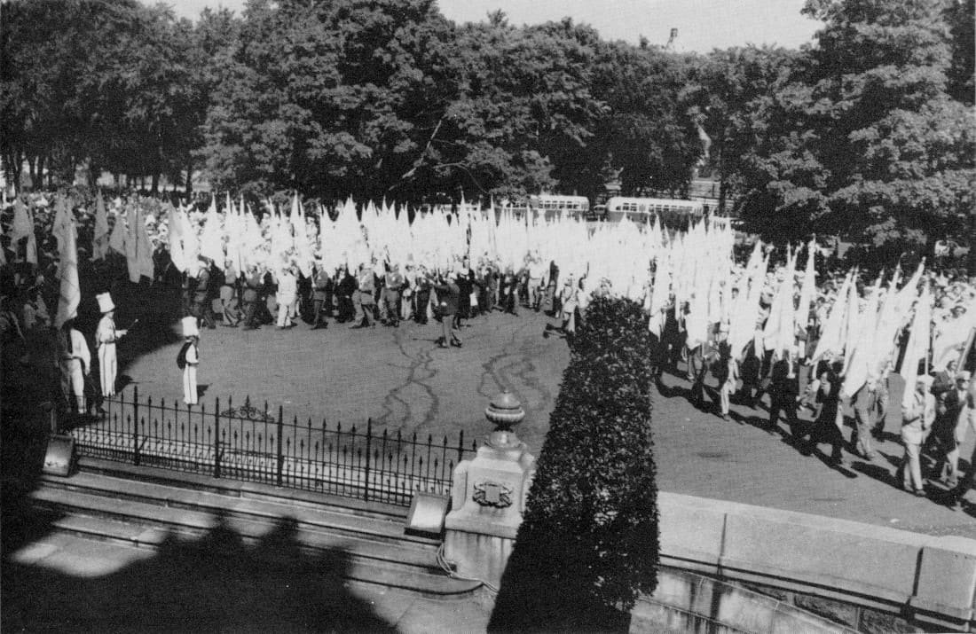 La garde d'honneur se partage - Congrès 1955