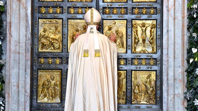 Pape François ouvre porte sainte