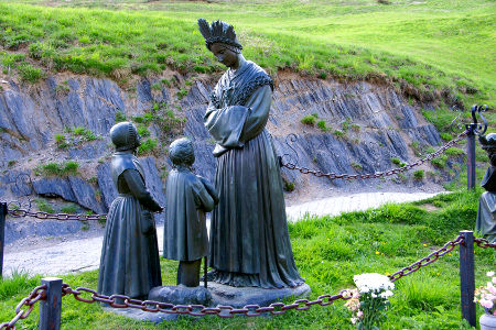 Statue de Notre-Dame de La Salette